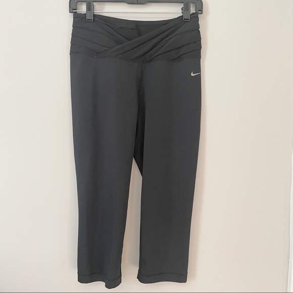 Nike Pants - Nike Dry fit  Black cropped leggings with ruched v waist line size small